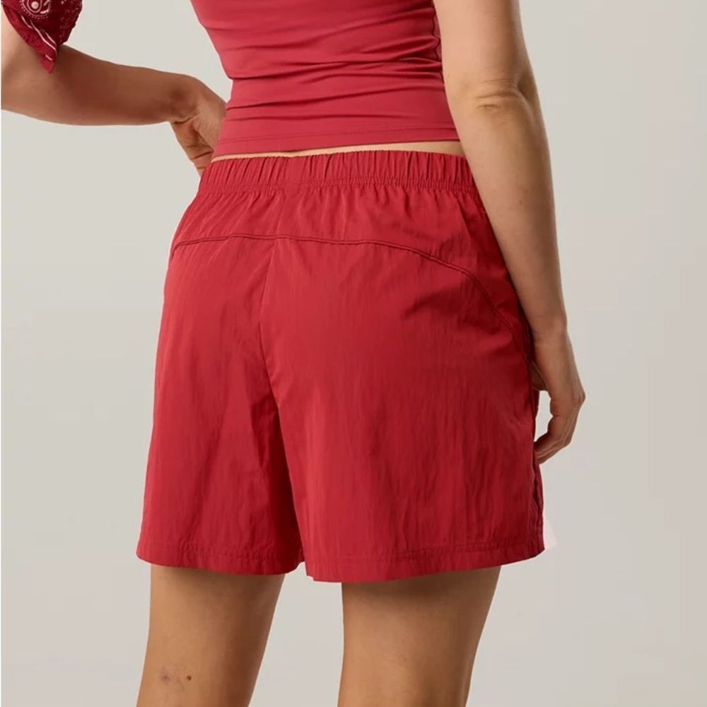 NWT OFFLINE By Aerie Day Off 5" Short Red Women’s Medium - Picture 10 of 14